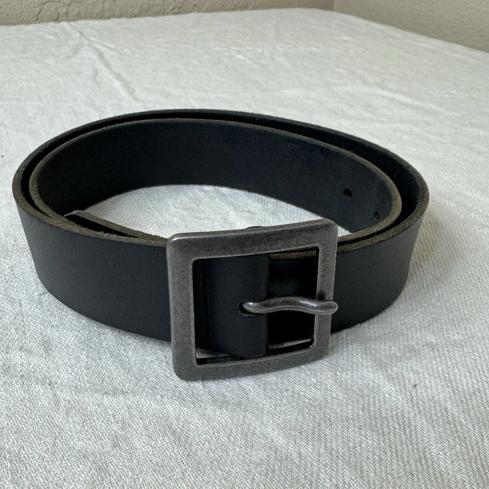 Black Genuine Leather Belt Men's Size M Made in USA Silver Buckle Square 40